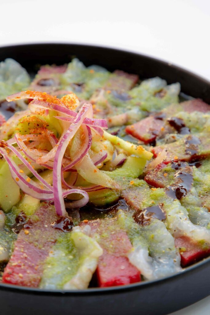 AGUACHILE MIXTO, ATÚN Y CAMARÓN CRUDO