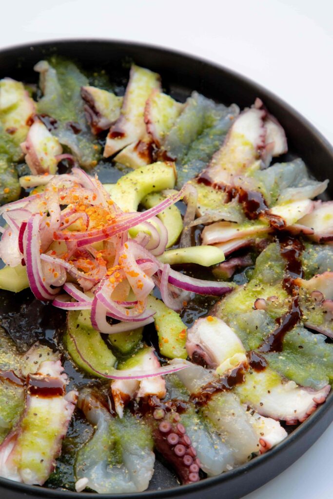 AGUACHILE DE PULPO Y CAMARÓN CRUDO